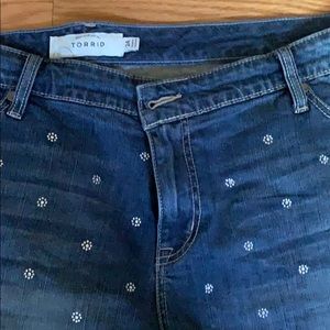 Torrid sz 24 jeweled shorts perfect for spring!!